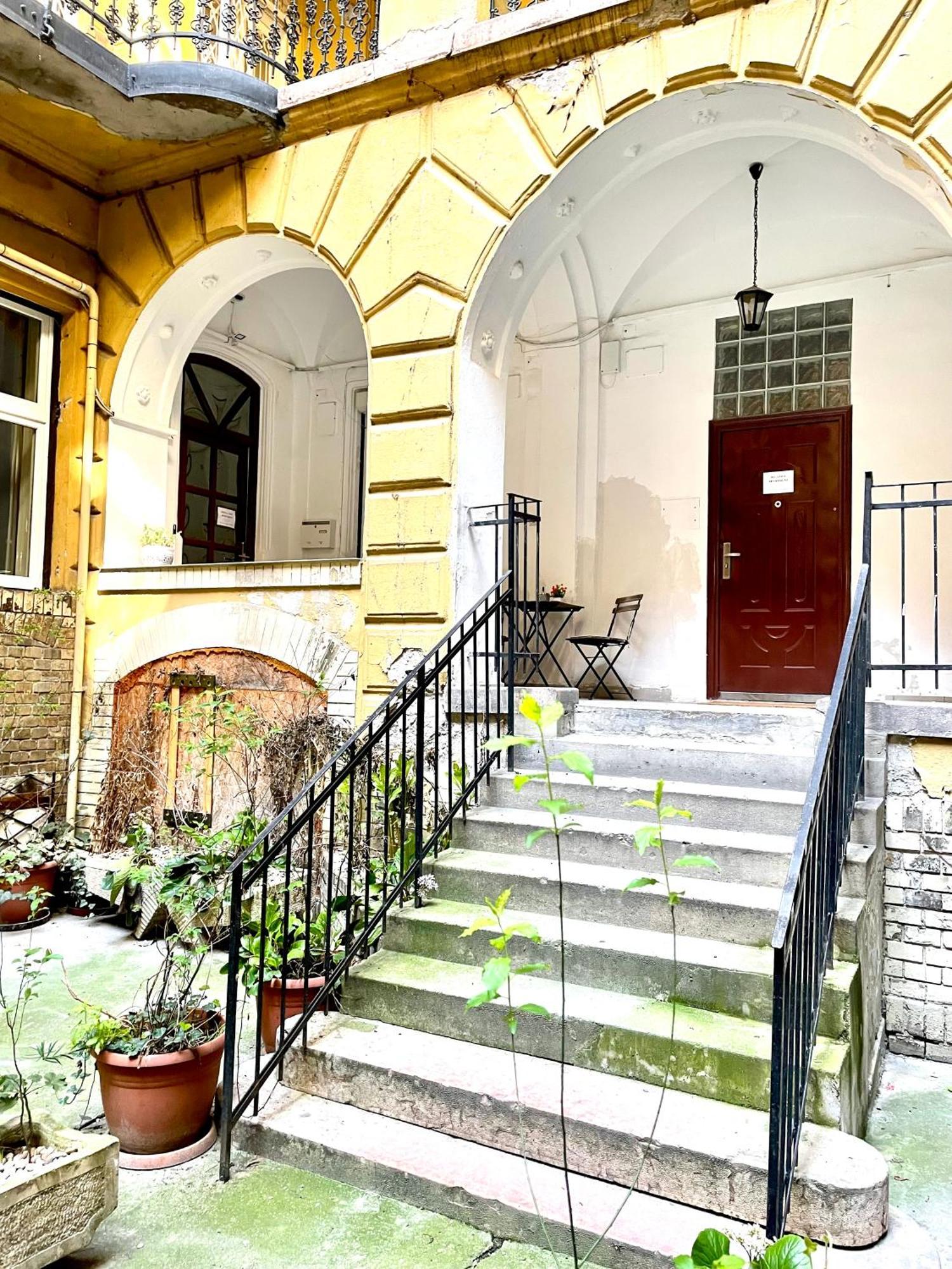 Small Cosy Apartment Near The Famous Westend City Center Budapest Esterno foto