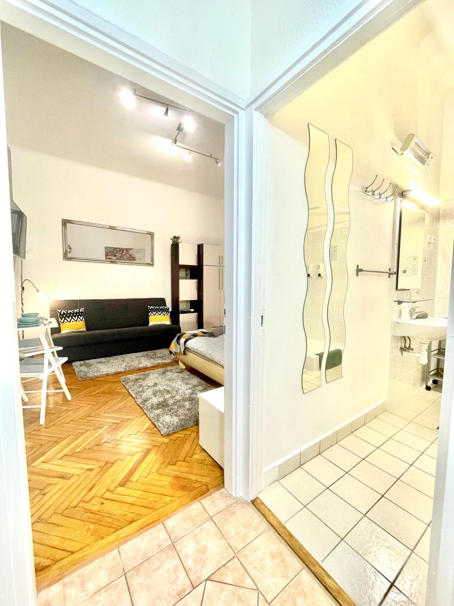 Small Cosy Apartment Near The Famous Westend City Center Budapest Esterno foto