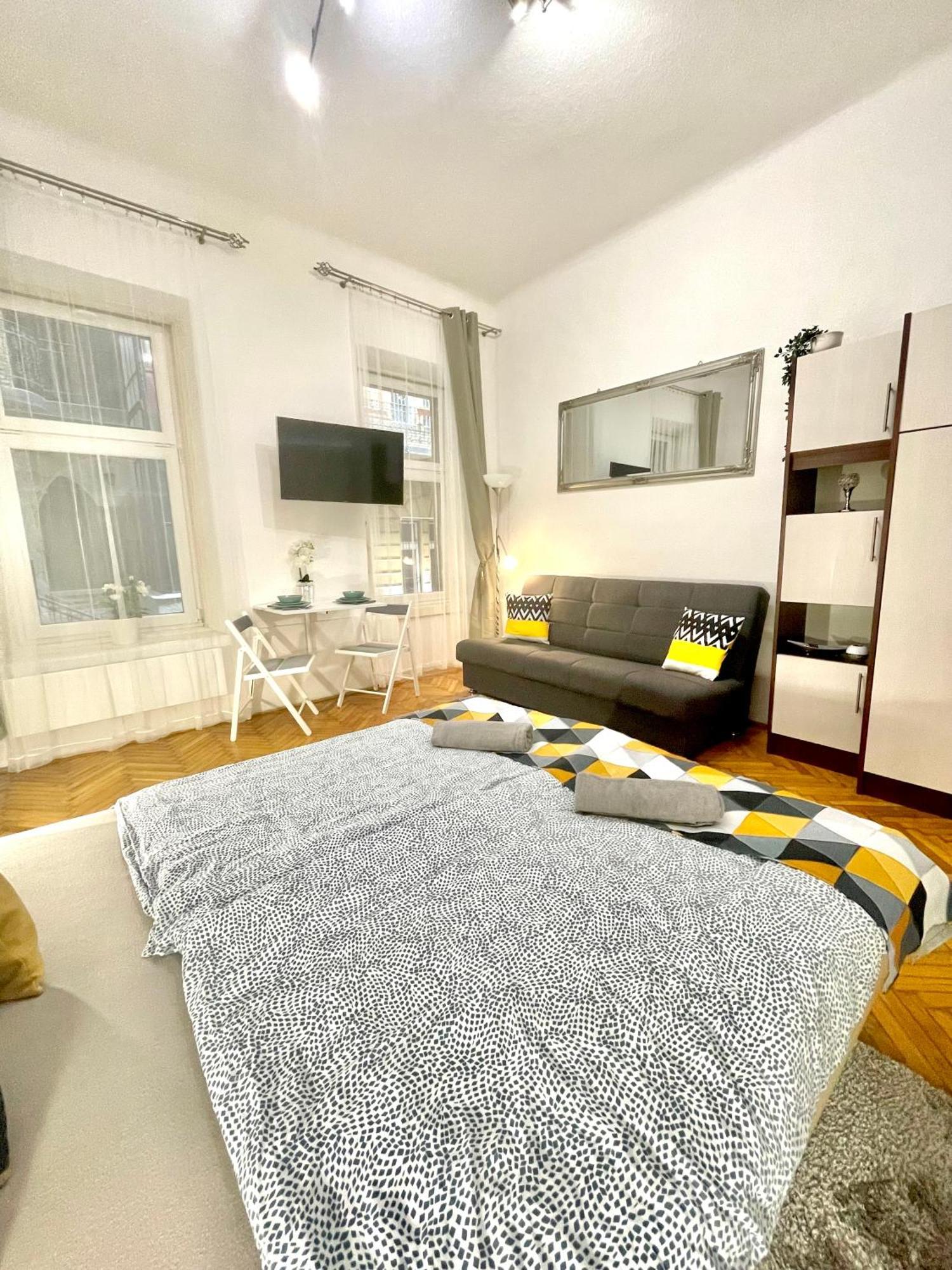 Small Cosy Apartment Near The Famous Westend City Center Budapest Esterno foto