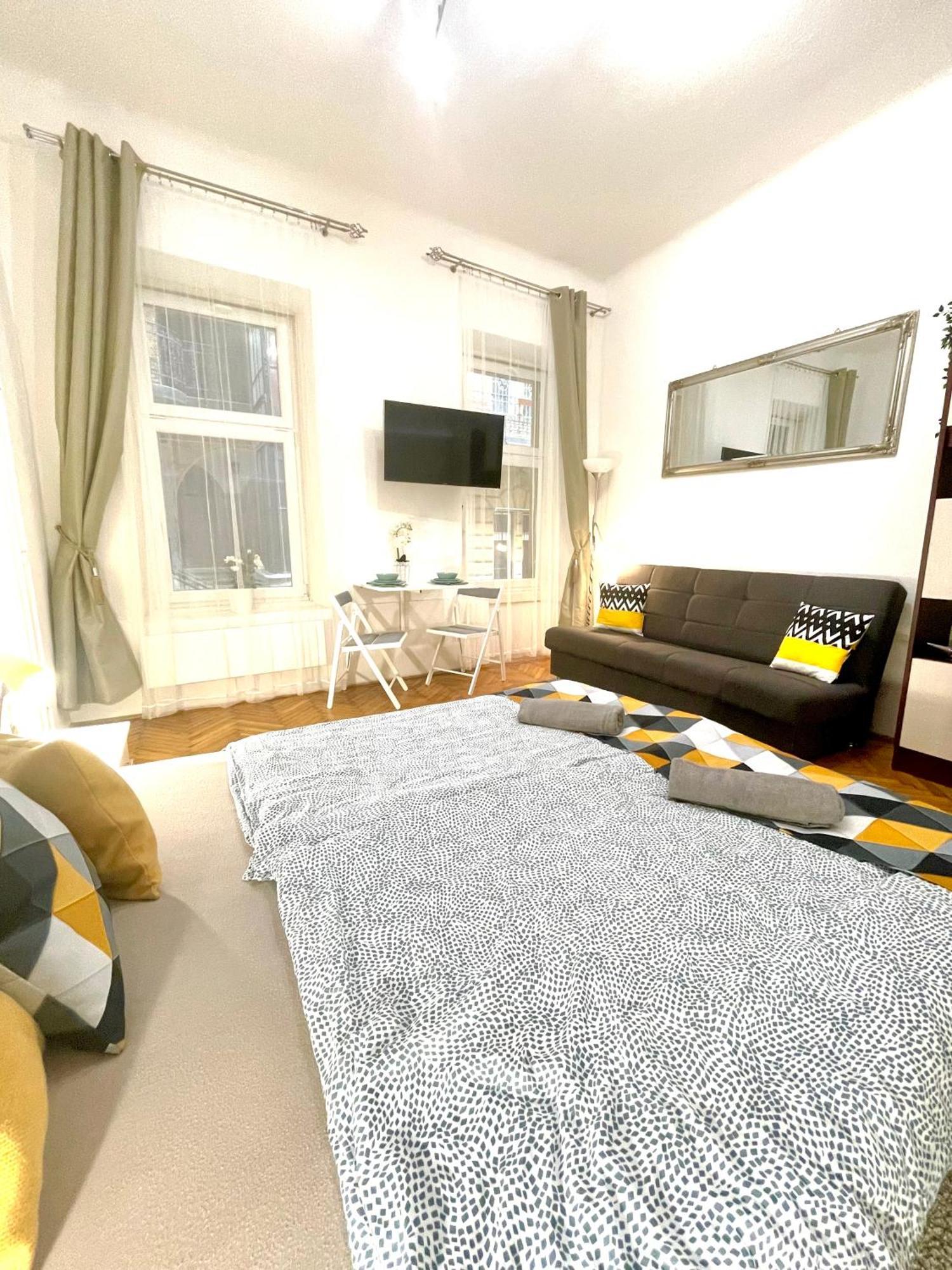 Small Cosy Apartment Near The Famous Westend City Center Budapest Esterno foto