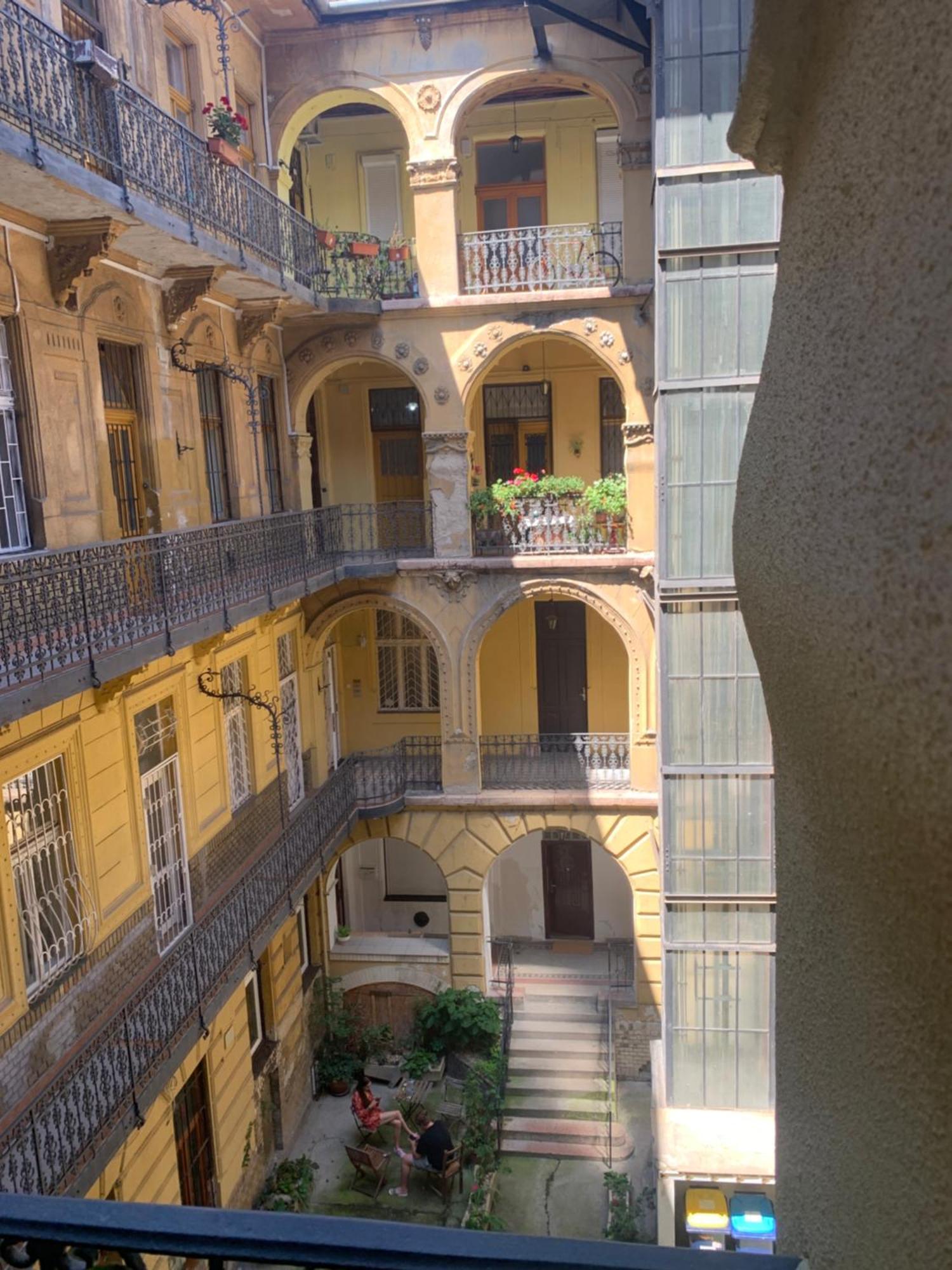 Small Cosy Apartment Near The Famous Westend City Center Budapest Esterno foto